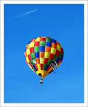 Reger Luftverkehr herrschte am 23.01.2011 am Himmel ber Chteau d'Oex.