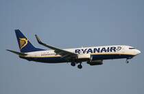 Ryanair B 737-8AS EI-DHV kurz vor der Landung in Berlin-Sch�nefeld am 22.04.2011
