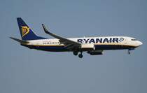 Ryanair B 737-8AS EI-EFG kurz vor der Landung in Berlin-Sch�nefeld am 22.04.2011