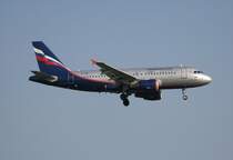 Aeroflot A 319-111 VP-BWL kurz vor der Landung in Berlin-Sch�nefeld am 22.04.2011