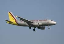 Germanwings A 319-112 D-AKNN kurz vor der Landung in Berlin-Sch�nefeld am 22.04.2011