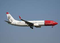 Norwegian Air Shuttle B 737-81Q LN-NOC kurz vor der Landung in Berlin-Sch�nefeld am 22.04.2011