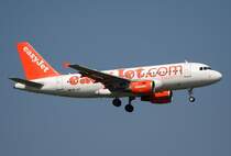 Easyjet Switzerland A 319-111 HB-JZT kurz vor der Landung in Berlin-Sch�nefeld am 22.04.2011