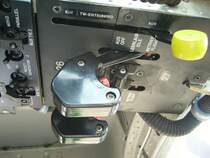 Der Hebel zum Starten der Turbine einer BO 105 am 18.06.11