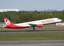 Air Berlin A 321-211 D-ABCA beim Start in Berlin-Tegel am 30.04.2011