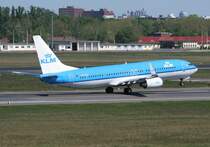 KLM B 737-8K2 PH-BXI beim Start in Berlin-Tegel am 30.04.2011