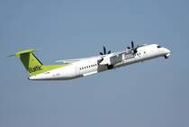 Air Baltic De Havilland Canada DHC-8-402Q YL-BAI beim Start in Berlin-Tegel am 30.04.2011