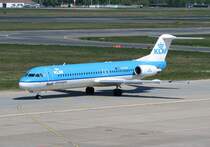KLM-Cityhopper Fokker 100 PH-OFM bei der Ankunft in Berlin-Tegel am 30.04.2011