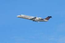 D-ACRL Canadair Regional Jet CRJ200LR (CJ200) von Lufthansa Regional Operated by eurowings ist gestartet als Flug LH 861 nach D�sseldorf und zieht soeben das Fahrwerk ein;  Dresden-Klotzsche, 11.02.2008

