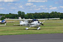 Cessna 172 R Skyhawk, D-EISK in Bonn-Hangelar - 11.06.2011