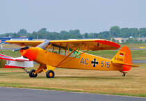 PA 18-95 D-EDMW in Bonn-Hangelar. Bei der Bundeswehr als L 18 in den Anfangsjahren f�r die Auswahlschulung in Uetersen benutzt - 20.05.2011