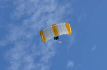 Fallschirmspringer am Flugplatz Leutkirch/Allg�u - 15.07.2011