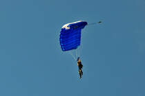 Fallschirmspringer am Flugplatz Leutkirch - 15.07.2011