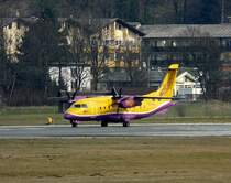 Eine Dornier 328-110 der Welcome Air (auch Gipsbomber genannt) kurz vor dem Start auf dem Flughafen Innsbruck Kranebitten am 08.03.08.