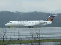 Ein Lufthansa Regional Canadiar Jet auf der Startbahn von D�sseldorf International Airport am 22.03.2008