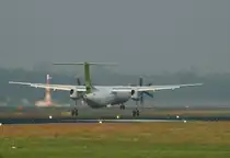 Air Baltic De Havilland Canada DHC-8-402Q YL-BAI kurz vor der Landung in Berlin-Tegel am 13.08.2011