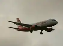 Air Berlin A 320-214 D-ABDY kurz vor der Landung in Berlin-Tegel am 13.08.2011