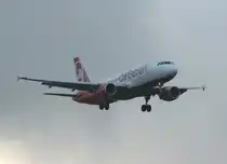 Air Berlin A 320-214 D-ABFM kurz vor der Landung in Berlin-Tegel am 13.08.2011