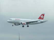 Ein SWISS Airbus A 319 bei der Landung in D�sseldorf am 22.03.2008