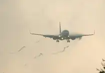 Air Berlin B 737-86J D-ABAF kurz vor der Landung in Berlin-Tegel am 13.08.2011