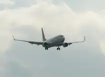 Pegasus Airlines B 737-82R TC-AAZ kurz vor der Landung in Berlin-Tegel am 13.08.2011