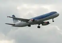 BMI A 321-231 G-MEDL kurz vor der Landung in Berlin-Tegel am 13.08.2011