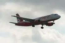Air Berlin A 320-214 D-ABDC kurz vor der Landung in Berlin-Tegel am 13.08.2011