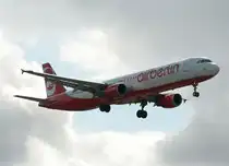 Air Berlin A 321-211 D-ALSA kurz vor der Landung in Berlin-Tegel am 13.08.2011