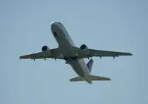 Lufthansa A 320-211 D-AIPL  Ludwigshafen am Rhein  kurz nach dem Start in Berlin-Tegel am 26.08.2011