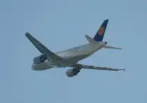 Lufthansa A 319-114 D-AILT  Straubing  kurz nach dem Start in Berlin-Tegel am 26.08.2011