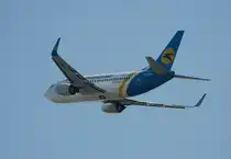 Ukraine International Airlines B 737-5YO UR-GAW kurz nach dem Start in Berlin-Tegel am 26.08.2011