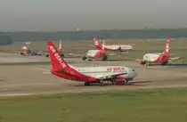 Air Berlin im Stau am 01.10.2011 auf dem Flughafen Berlin-Tegel