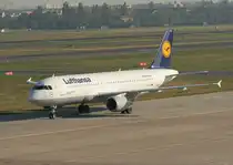 Lufthansa A 320-214 D-AIZC  Bdingen  bei der Ankunft in Berlin-Tegel am 01.10.2011