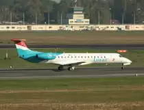 Luxair Embraer ERJ-145LU LX-LGZ beim Start in Berlin-Tegel am 01.10.2011