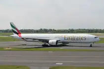 Emirates 777-300 A6-EMP 17.05.12, beim Rollen zum Start.
D�sseldorf International Airport[EDDL]Germany