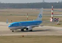 KLM B 737-7K2 PH-BGX bei der Ankunft in Berlin-Tegel am 25.03.2012