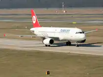 Turkish Airlines A 320-232 TC-JPP bei der Ankunft in Berlin-Tegel am 25.03.2012