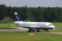 Hamburg Airways aus Mallorca, der Airbus A319 verl�sst soeben runway 06 und f�hrt Richtung Gate