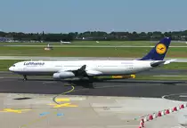 A 340-300  Dinslaken  D-AIGV der Lufthansa in D�sseldorf - 24.07.2012