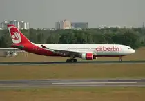 Air Berlin A 330-223 D-ALPJ nach der Landung in Berlin-Tegel am 22.05.2012