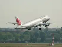 Fly Niki A 320-214 OE-LEA beim Start in Berlin-Tegel am 22.05.2012