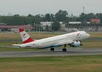 Austrian Airlines A 320-214 OE-LBU beim Start in Berlin-Tegel am 03.07.2012