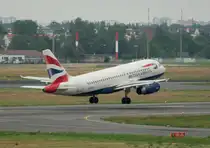 British Airways A 319-131 G-EUPL beim Start in Berlin-Tegel am 03.07.2012