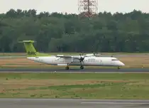 Air Baltic De Havilland Canada DHC-8-402Q YL-BAJ nach der Landung in Berlin-Tegel am 03.07.2012