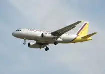 Germanwings A 319-132 D-AGWB bei der Landung in Berlin-Schnefeld am 10.07.2012