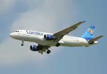 Condor A 320-212 D-AICG bei der Landung in Berlin-Schnefeld am 10.07.2012