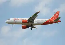 Holidays Czech Airlines A 320-214 OK-LEF bei der Landung in Berlin-Schnefeld am 10.07.2012