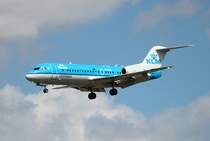 KLM-Cityhopper Fokker 70 PH-KZH bei der Landung in Frankfurt am Main am 16.08.2012