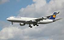 Lufthansa A 340-313X D-AIGW  Gladbeck  bei der Landung in Frankfurt am Main am 16.08.2012