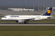 Lufthansa, D-AIZA, Airbus, A320-214, 25.10.2012, MUC, Mnchen, Germany 



